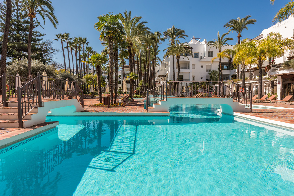 3 Bed Apartment for sale in Puerto Banús Costa Del Sol, Málaga, Spain