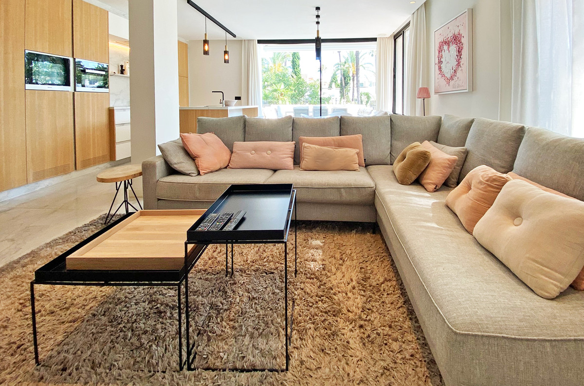 3 Bed Apartment for sale in Puerto Banús Costa Del Sol, Málaga, Spain