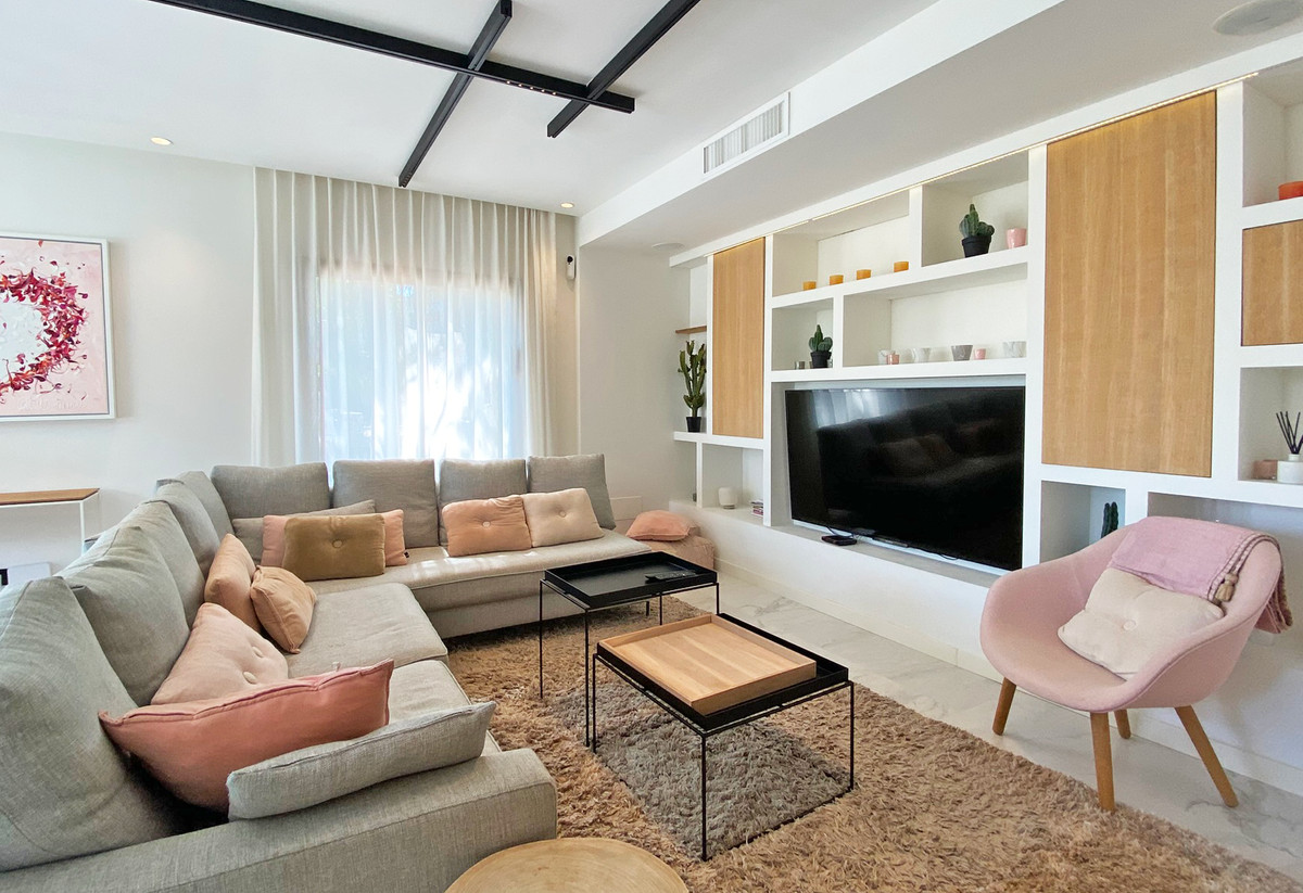 3 Bed Apartment for sale in Puerto Banús Costa Del Sol, Málaga, Spain