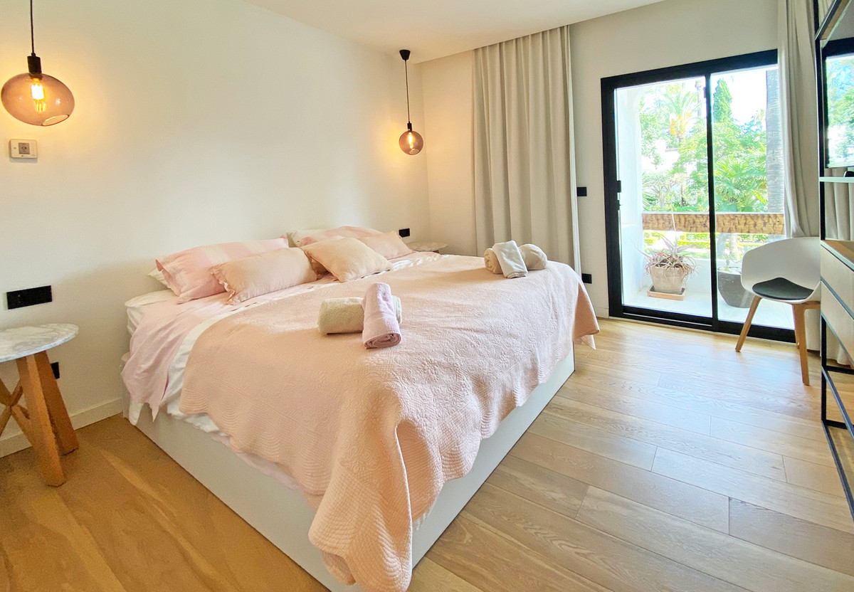 3 Bed Apartment for sale in Puerto Banús Costa Del Sol, Málaga, Spain
