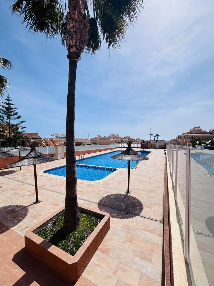 Se vende Apartamento Planta Baja de 2 dormitorios en Costa Blanca, Alicante, España