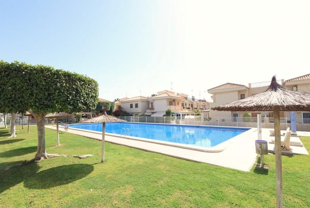 Se vende Apartamento Planta Media de 2 dormitorios en Costa Blanca, Alicante, España