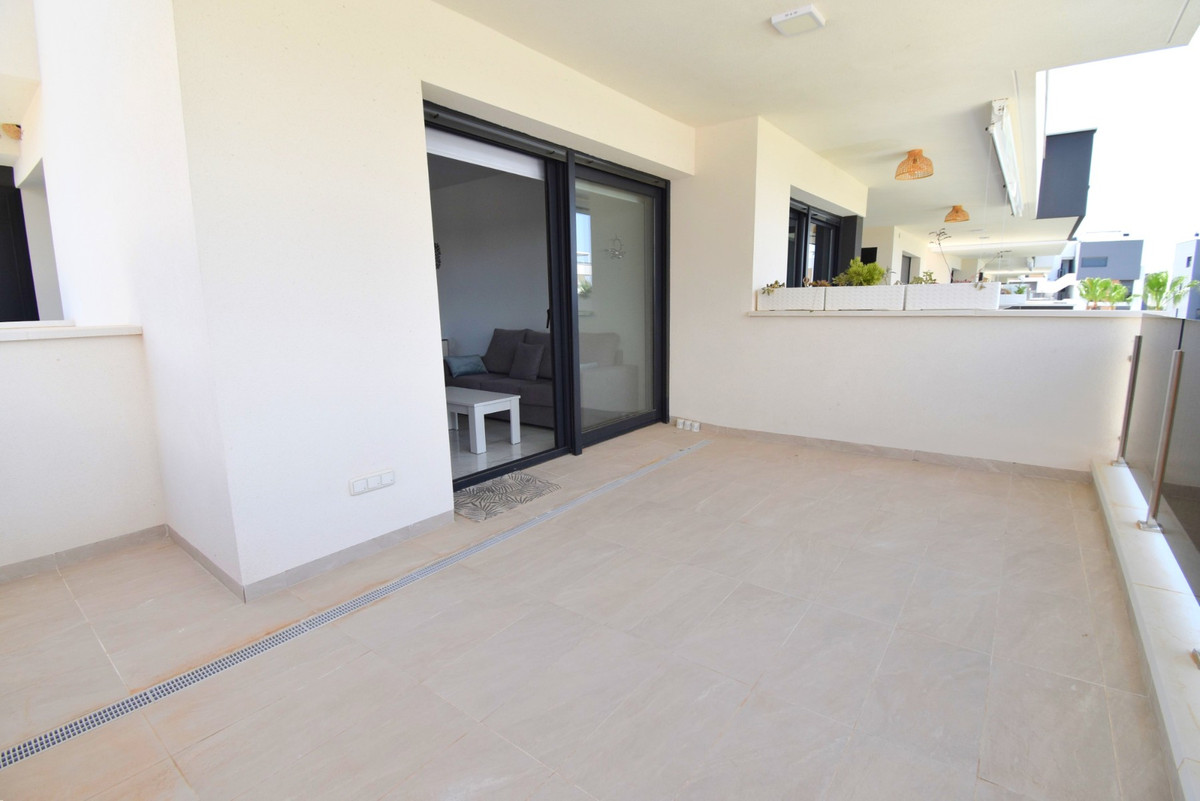 Se vende Apartamento Planta Media de 2 dormitorios en Costa Blanca, Alicante, España