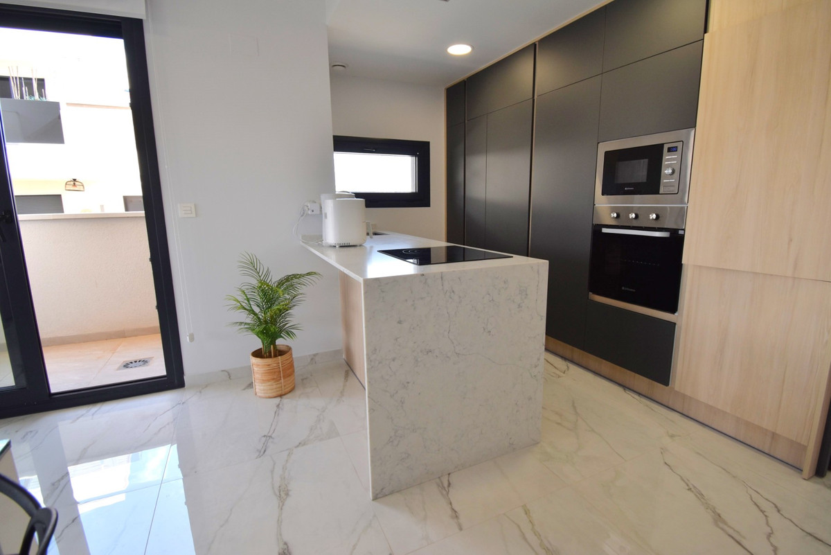 Se vende Apartamento Planta Media de 2 dormitorios en Costa Blanca, Alicante, España