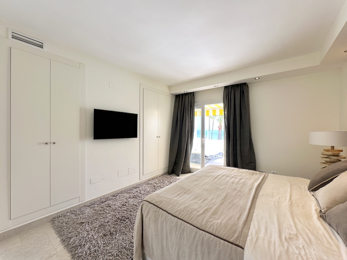 3 Bed Apartment for sale in Estepona Costa Del Sol, Málaga, Spain