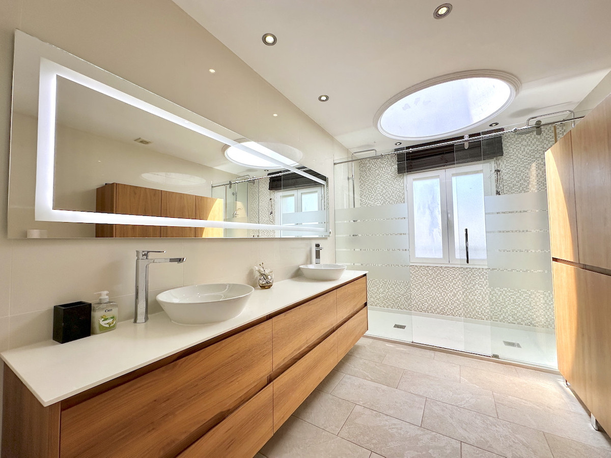3 Bed Apartment for sale in Estepona Costa Del Sol, Málaga, Spain
