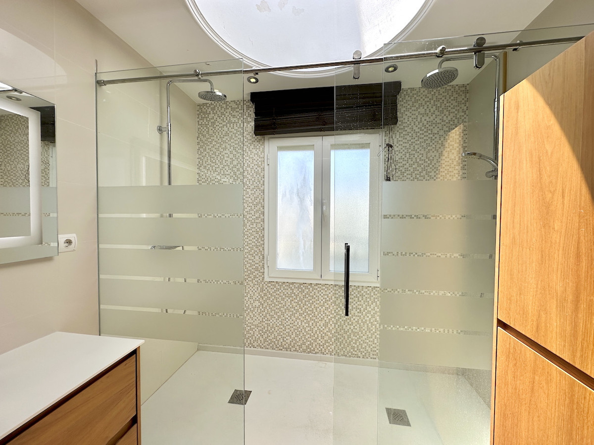 3 Bed Apartment for sale in Estepona Costa Del Sol, Málaga, Spain