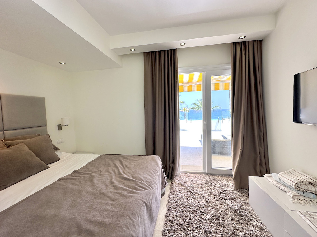 3 Bed Apartment for sale in Estepona Costa Del Sol, Málaga, Spain