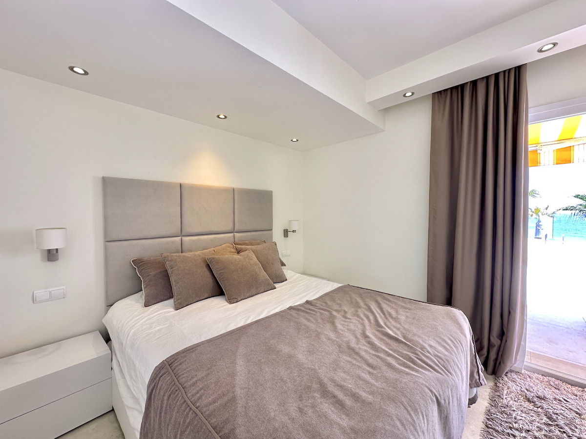 3 Bed Apartment for sale in Estepona Costa Del Sol, Málaga, Spain