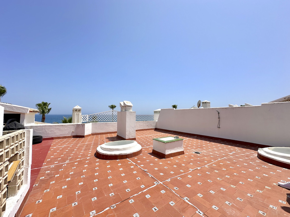 3 Bed Apartment for sale in Estepona Costa Del Sol, Málaga, Spain