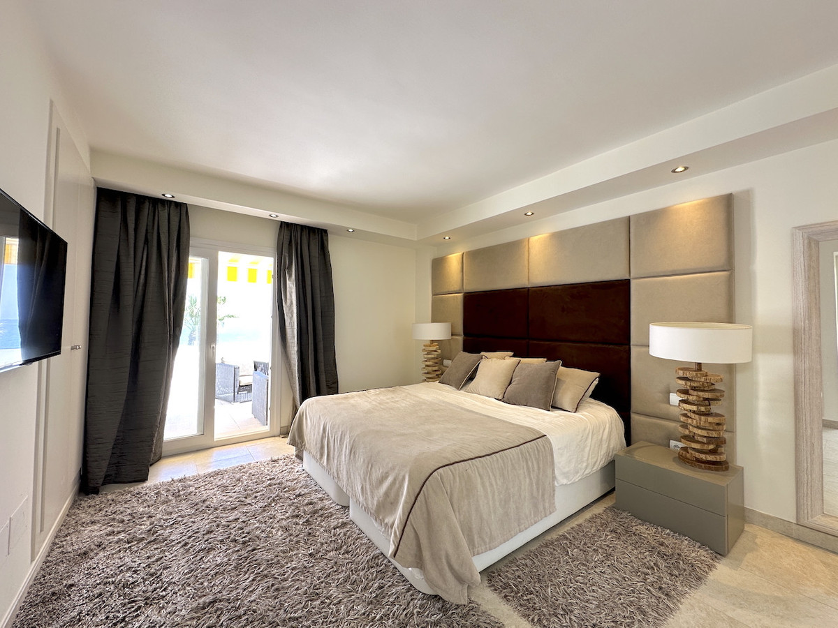 3 Bed Apartment for sale in Estepona Costa Del Sol, Málaga, Spain