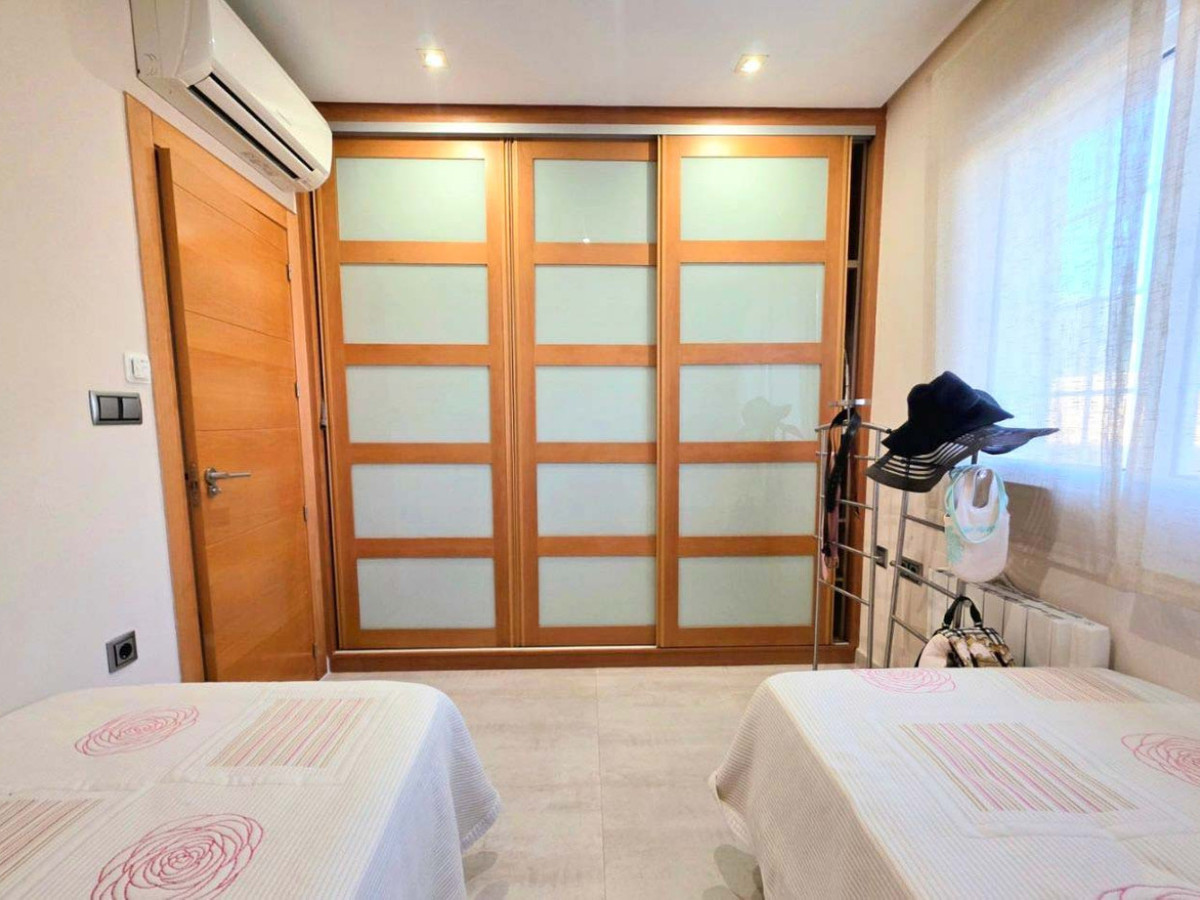 Se vende Villa - Chalet de 5 dormitorios en Costa Blanca, Alicante, España