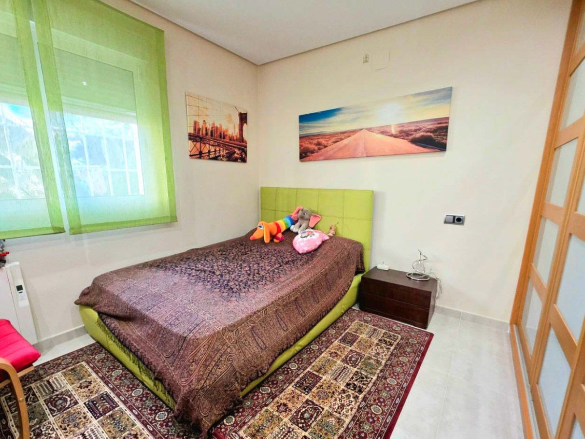 Se vende Villa - Chalet de 5 dormitorios en Costa Blanca, Alicante, España