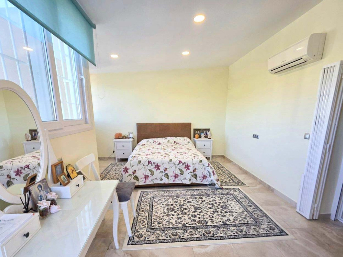 Se vende Villa - Chalet de 5 dormitorios en Costa Blanca, Alicante, España