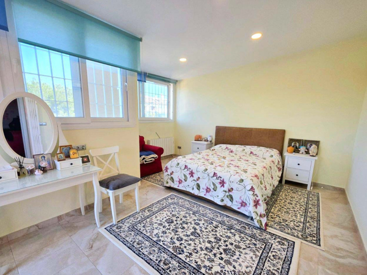 Se vende Villa - Chalet de 5 dormitorios en Costa Blanca, Alicante, España