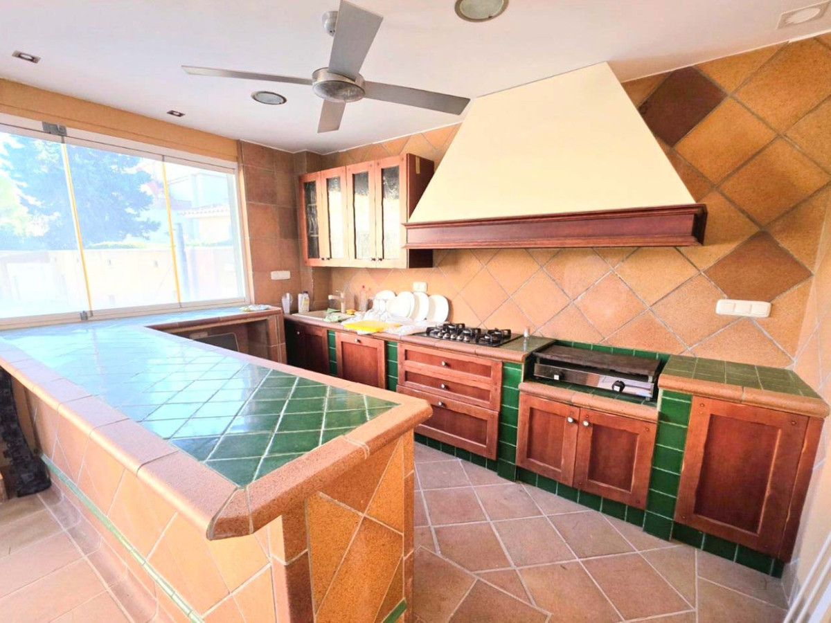 Se vende Villa - Chalet de 5 dormitorios en Costa Blanca, Alicante, España