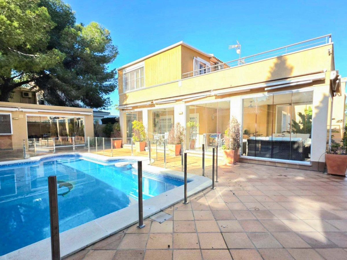 Se vende Villa - Chalet de 5 dormitorios en Costa Blanca, Alicante, España