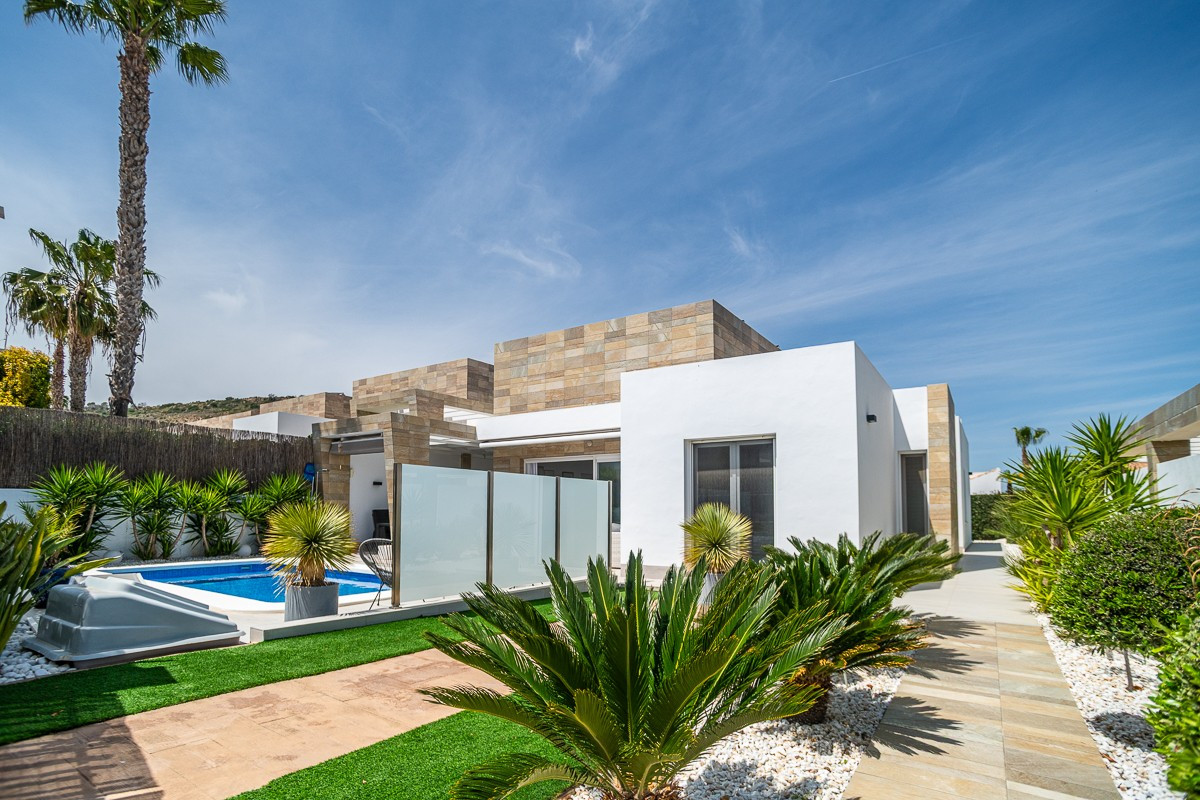 Se vende Villa - Chalet de 3 dormitorios en Costa Blanca, Alicante, España