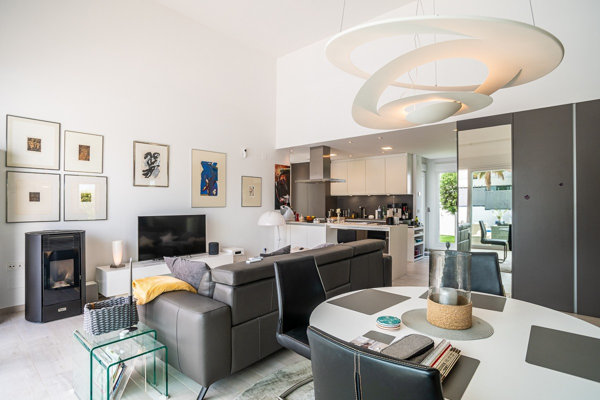 Se vende Villa - Chalet de 3 dormitorios en Costa Blanca, Alicante, España