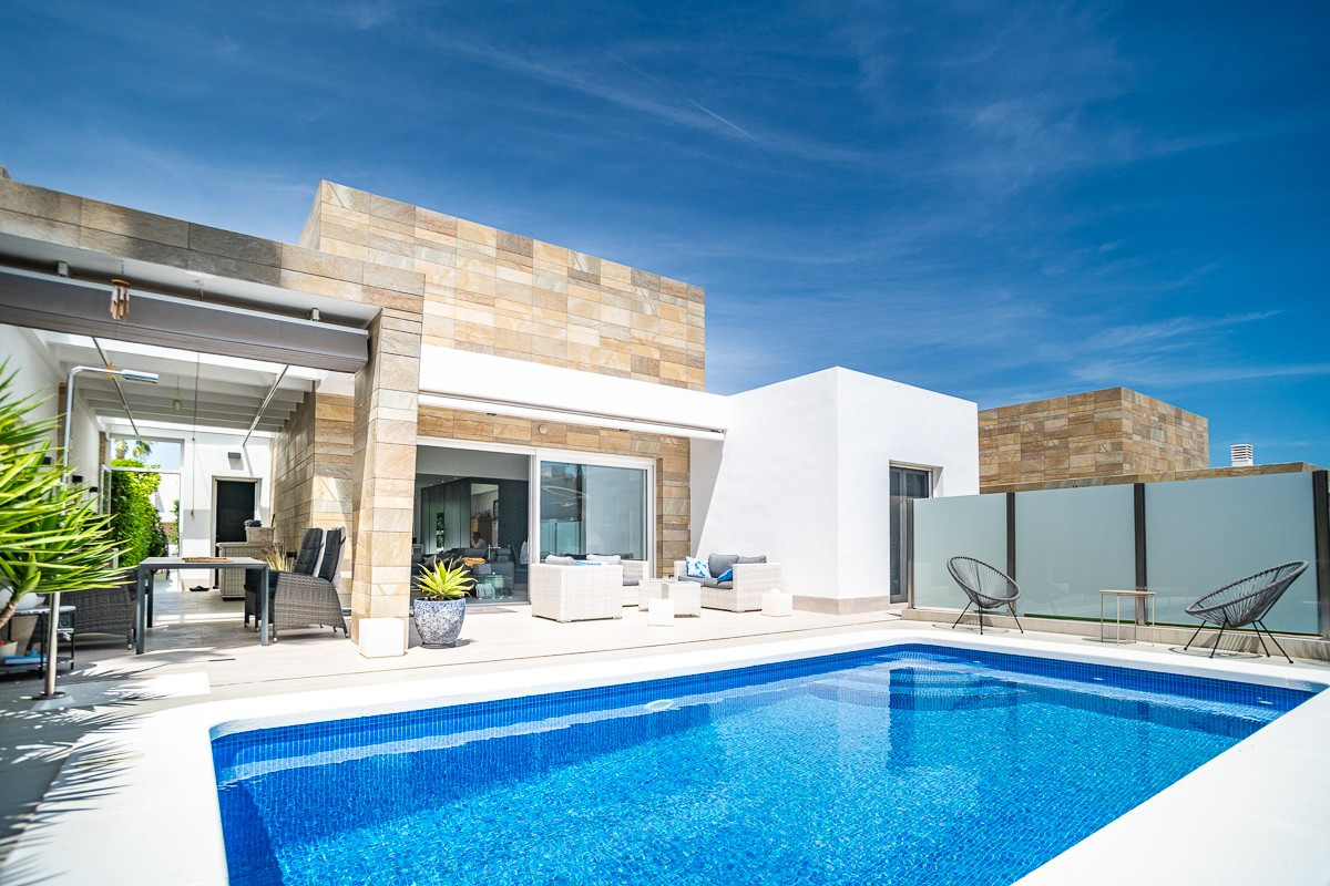 Se vende Villa - Chalet de 3 dormitorios en Costa Blanca, Alicante, España