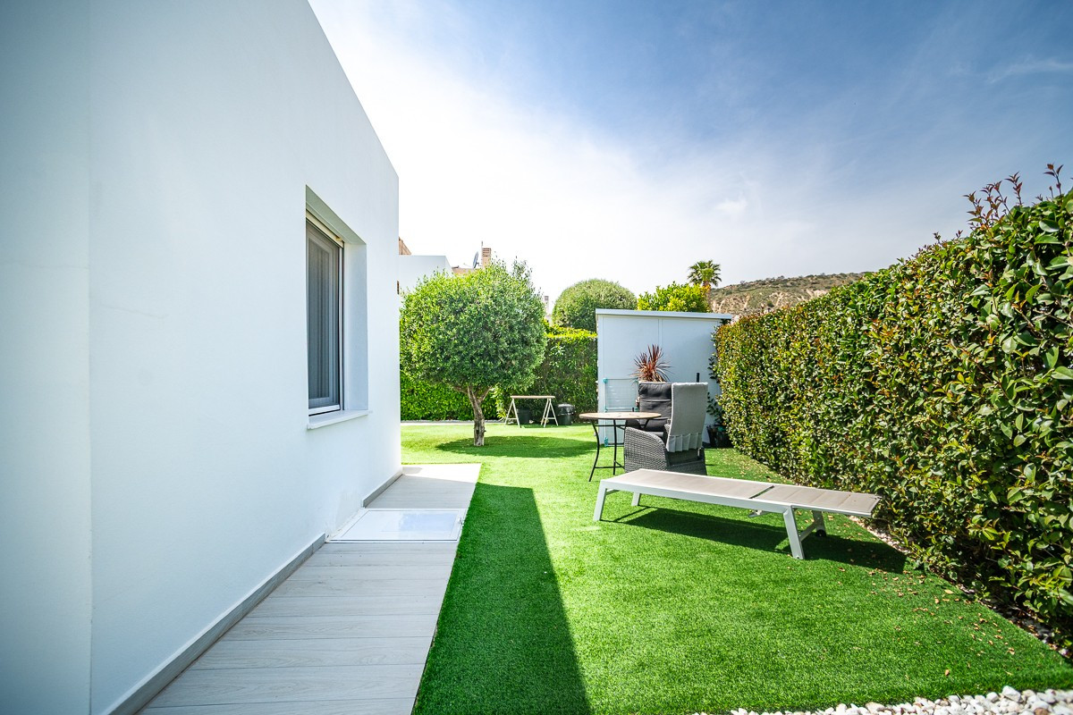 Se vende Villa - Chalet de 3 dormitorios en Costa Blanca, Alicante, España