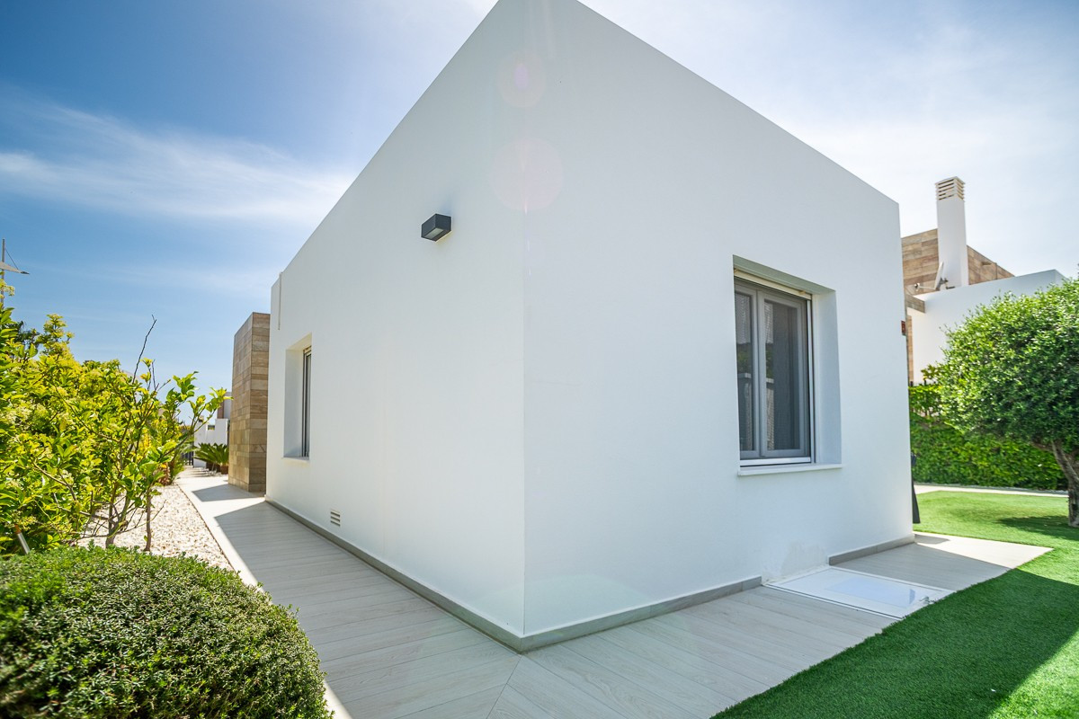 Se vende Villa - Chalet de 3 dormitorios en Costa Blanca, Alicante, España