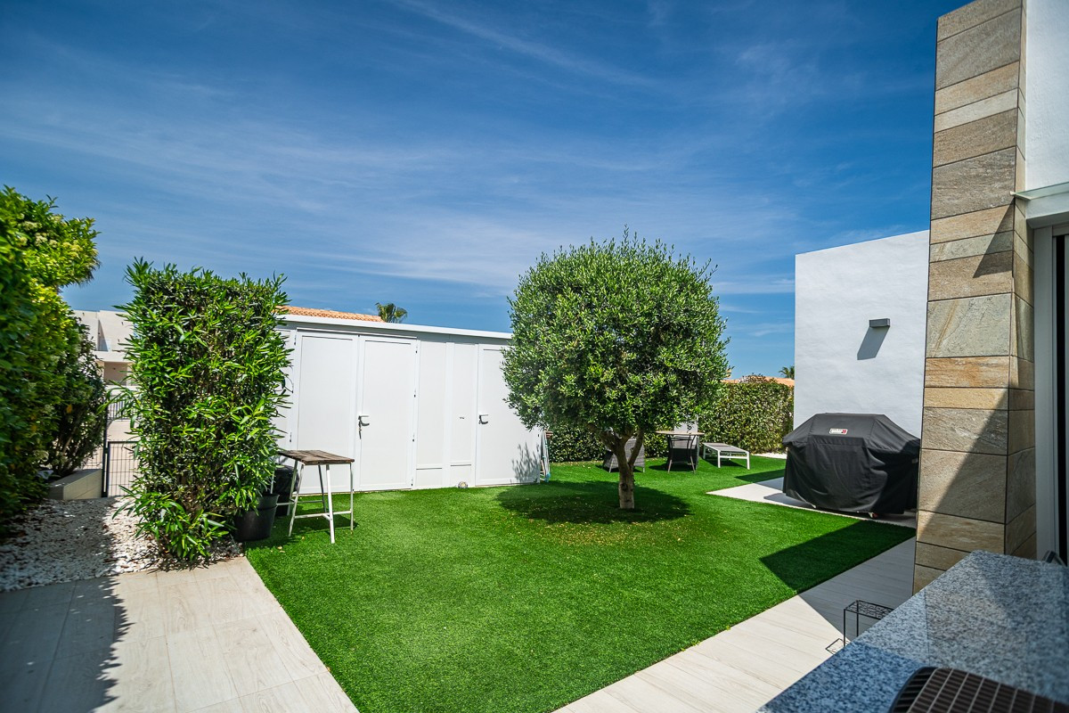 Se vende Villa - Chalet de 3 dormitorios en Costa Blanca, Alicante, España
