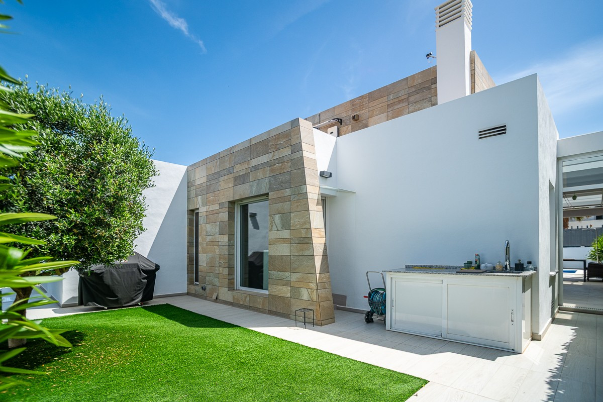 Se vende Villa - Chalet de 3 dormitorios en Costa Blanca, Alicante, España