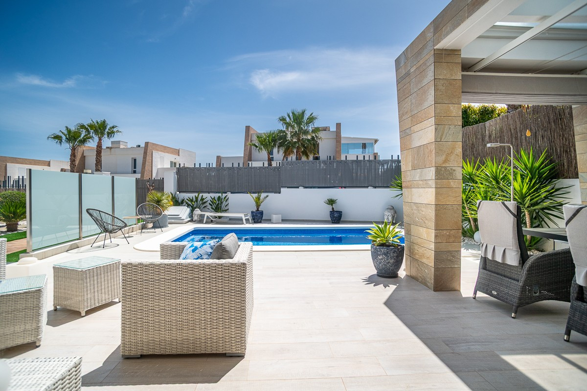 Se vende Villa - Chalet de 3 dormitorios en Costa Blanca, Alicante, España