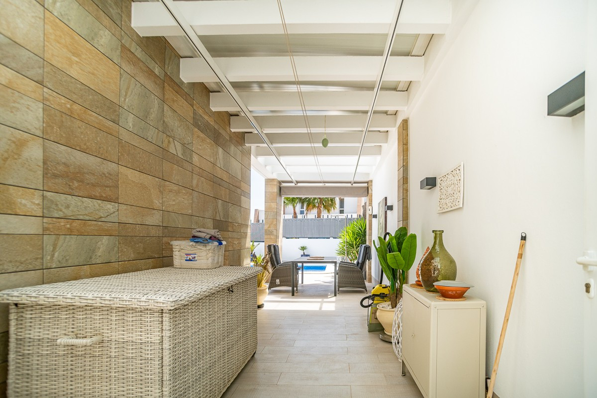 Se vende Villa - Chalet de 3 dormitorios en Costa Blanca, Alicante, España