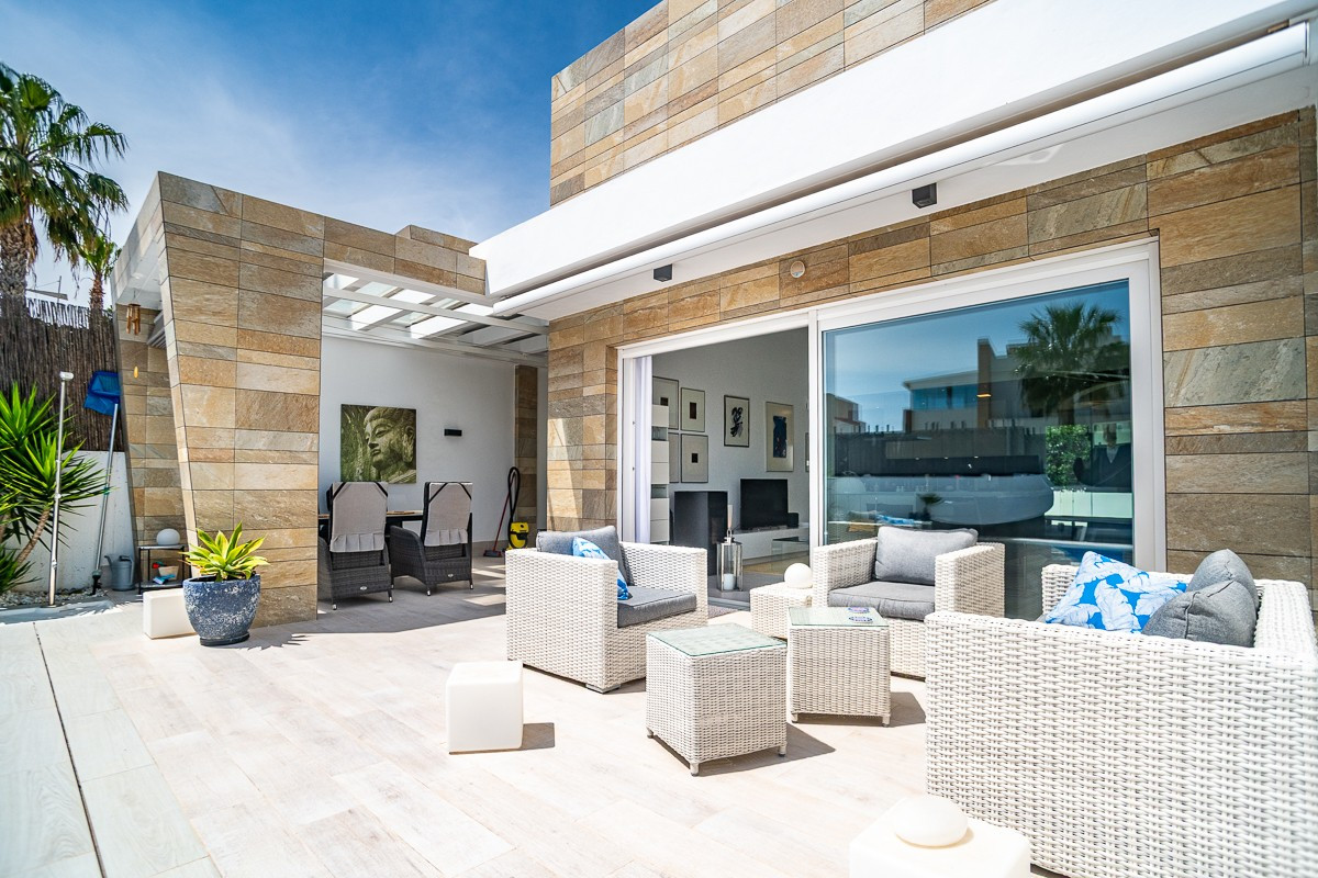 Se vende Villa - Chalet de 3 dormitorios en Costa Blanca, Alicante, España