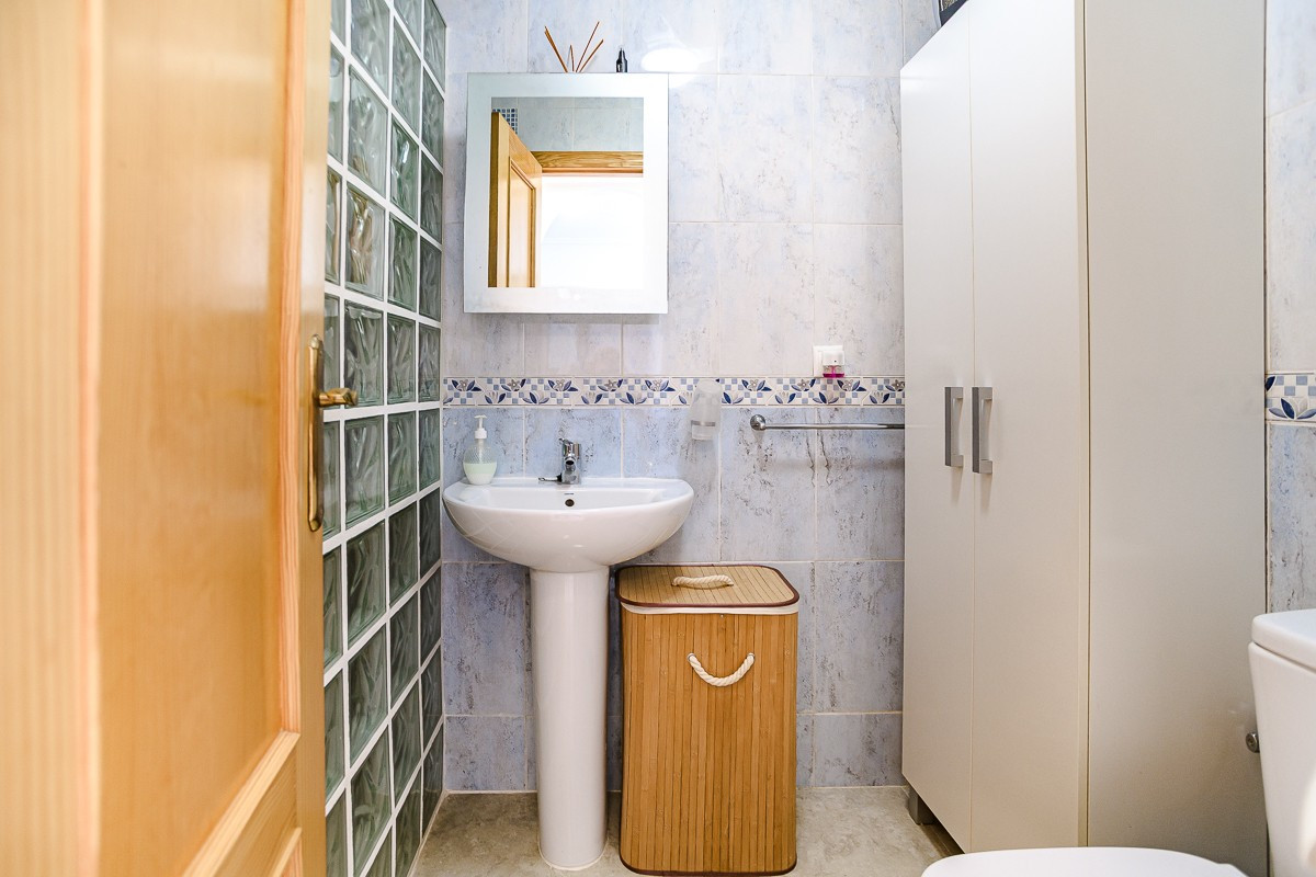 Se vende Apartamento Planta Media de 2 dormitorios en Costa Blanca, Alicante, España