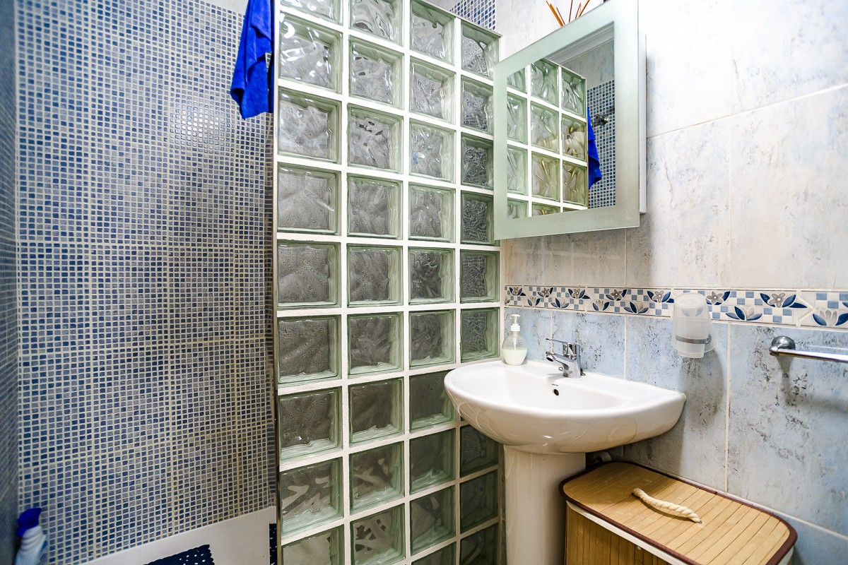 Se vende Apartamento Planta Media de 2 dormitorios en Costa Blanca, Alicante, España