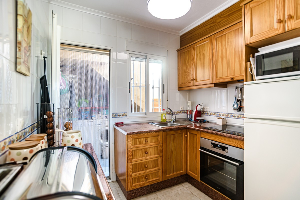 Se vende Apartamento Planta Media de 2 dormitorios en Costa Blanca, Alicante, España
