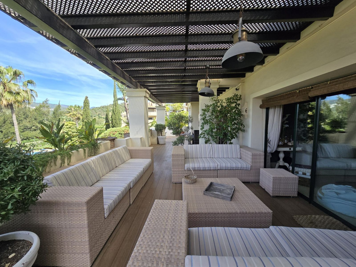 2 Bed Apartment for sale in Benahavís Costa Del Sol, Málaga, Spain