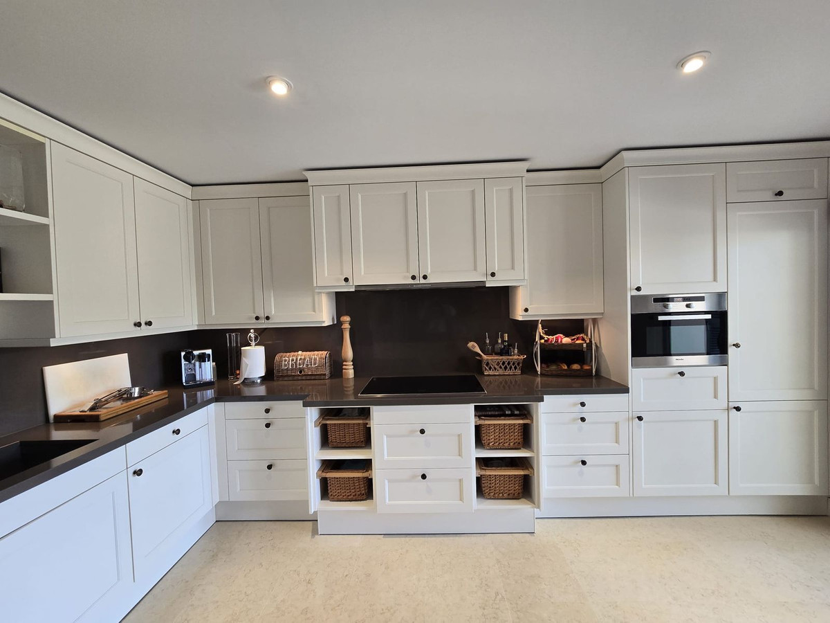 2 Bed Apartment for sale in Benahavís Costa Del Sol, Málaga, Spain