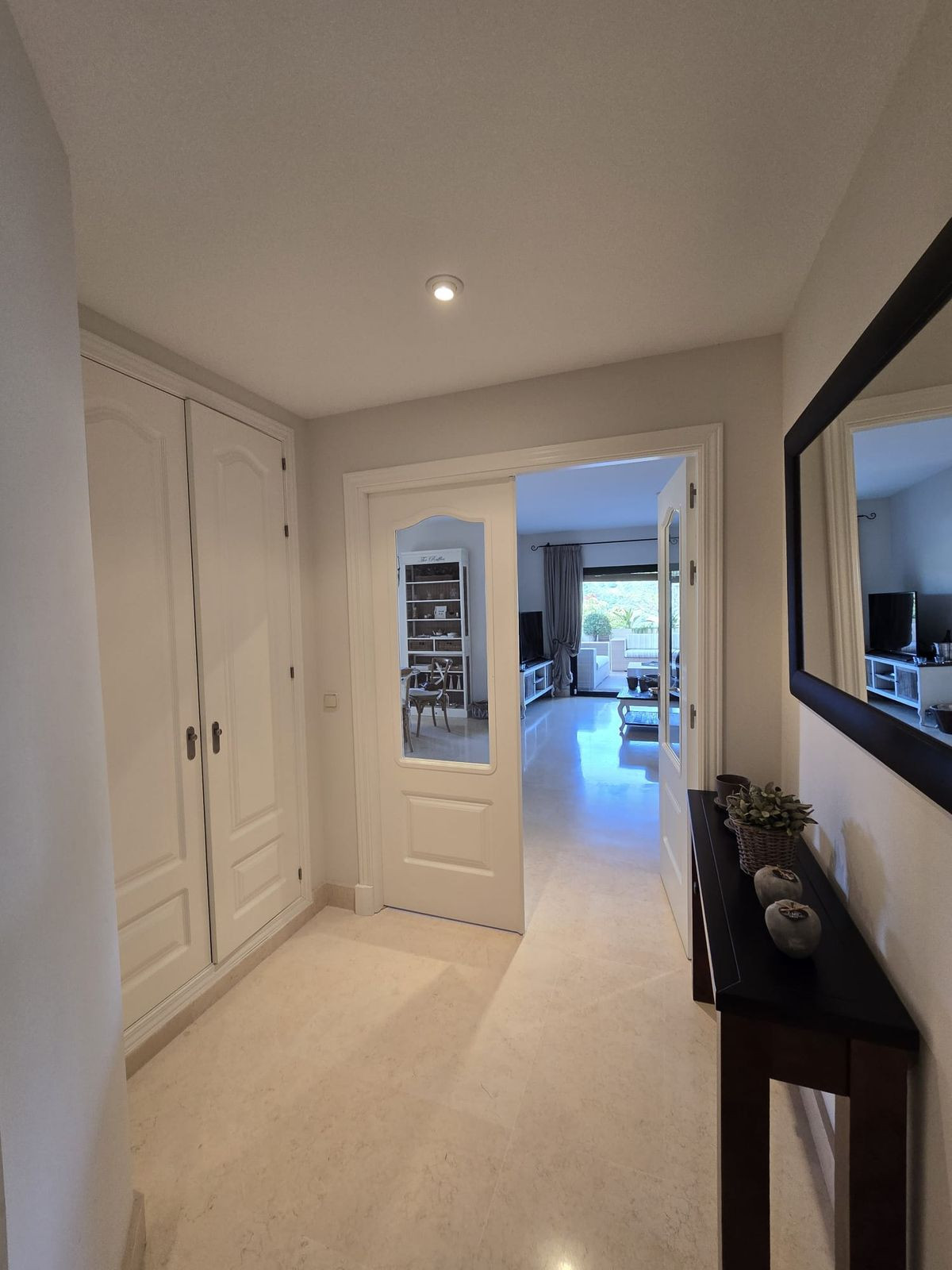 2 Bed Apartment for sale in Benahavís Costa Del Sol, Málaga, Spain