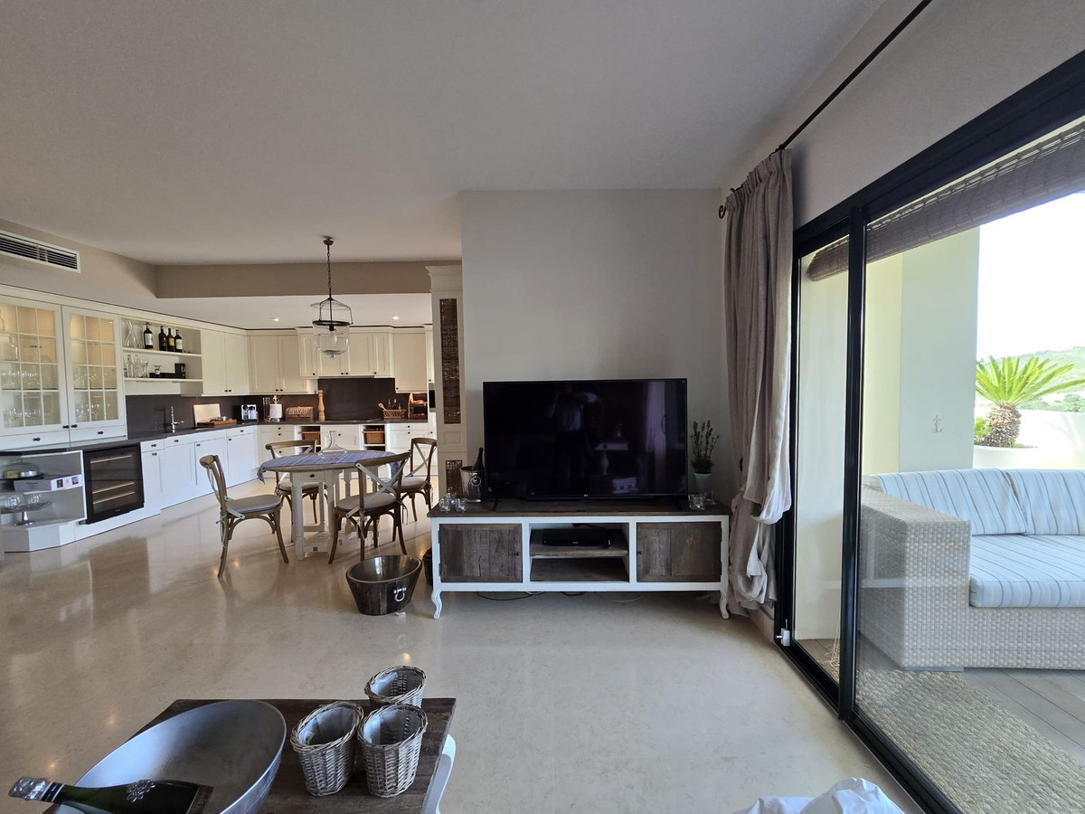 2 Bed Apartment for sale in Benahavís Costa Del Sol, Málaga, Spain