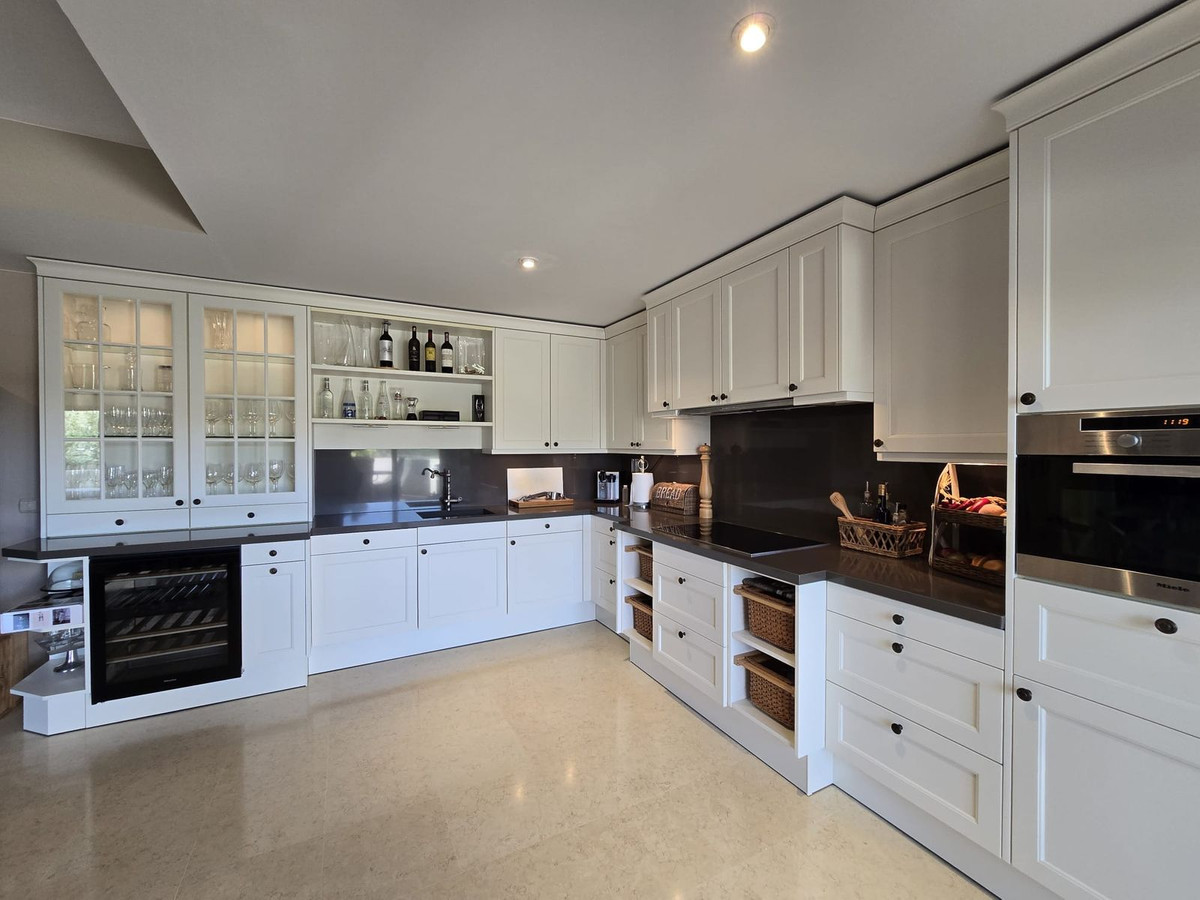 2 Bed Apartment for sale in Benahavís Costa Del Sol, Málaga, Spain