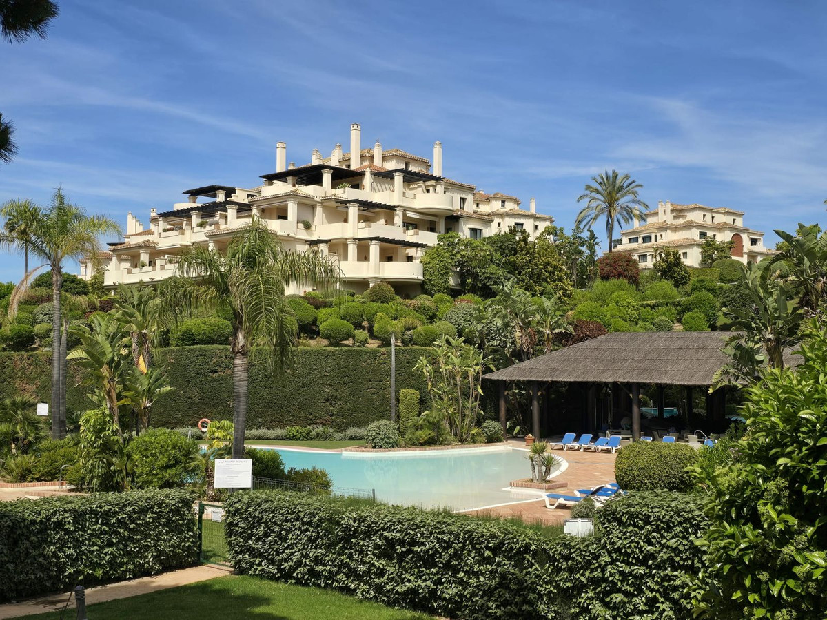 2 Bed Apartment for sale in Benahavís Costa Del Sol, Málaga, Spain