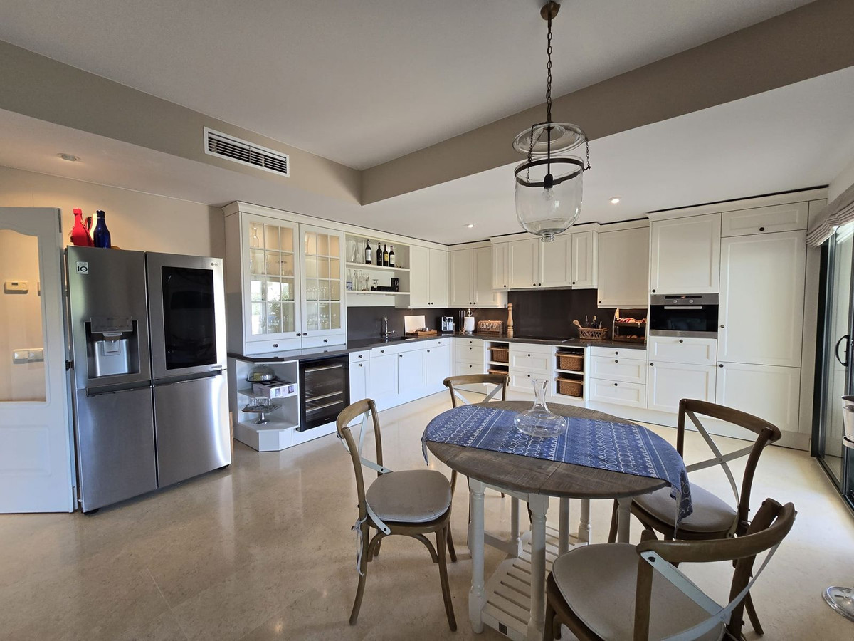 2 Bed Apartment for sale in Benahavís Costa Del Sol, Málaga, Spain