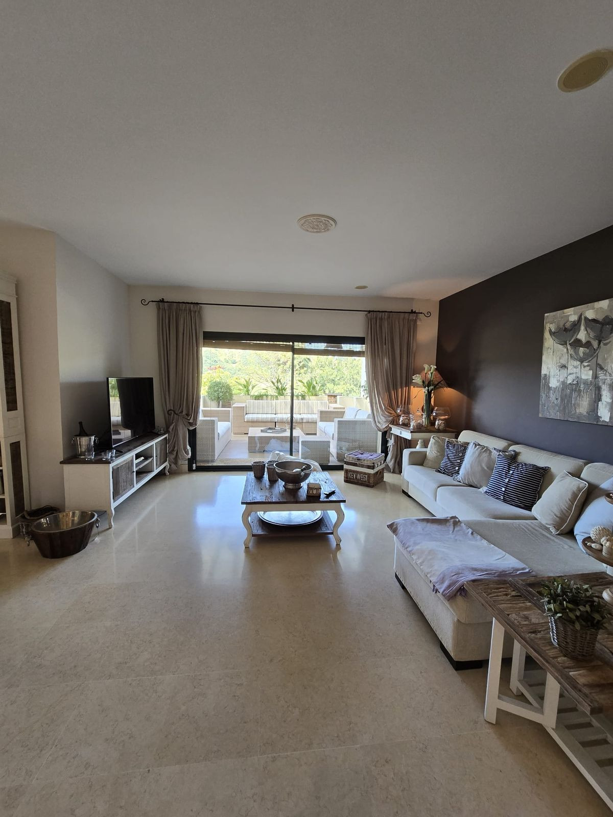 2 Bed Apartment for sale in Benahavís Costa Del Sol, Málaga, Spain