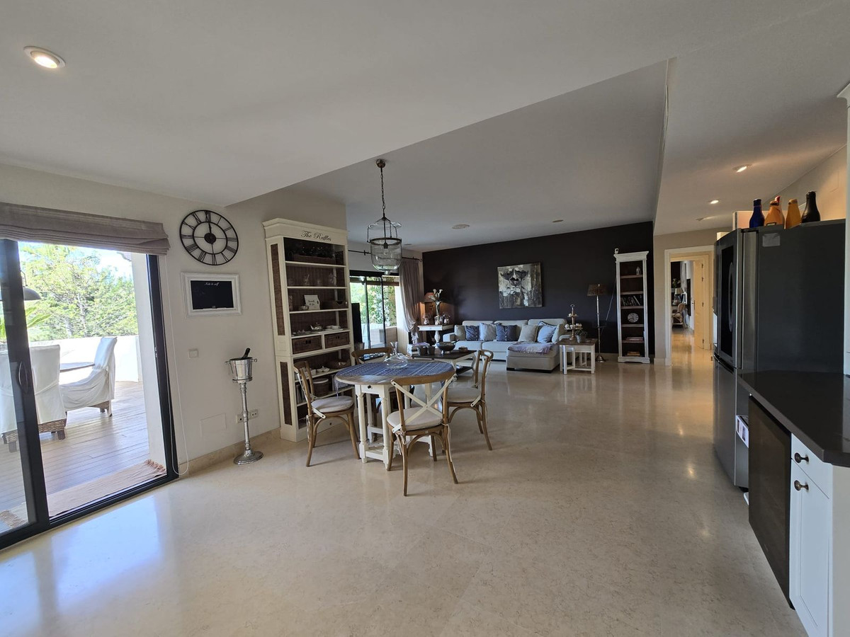 2 Bed Apartment for sale in Benahavís Costa Del Sol, Málaga, Spain