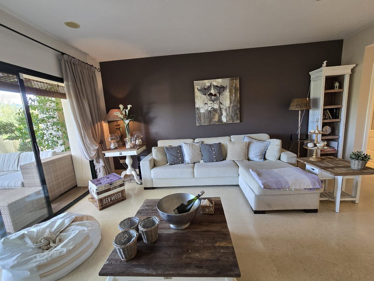 2 Bed Apartment for sale in Benahavís Costa Del Sol, Málaga, Spain