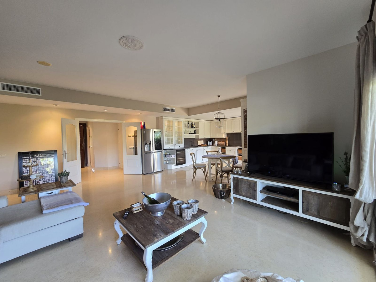 2 Bed Apartment for sale in Benahavís Costa Del Sol, Málaga, Spain