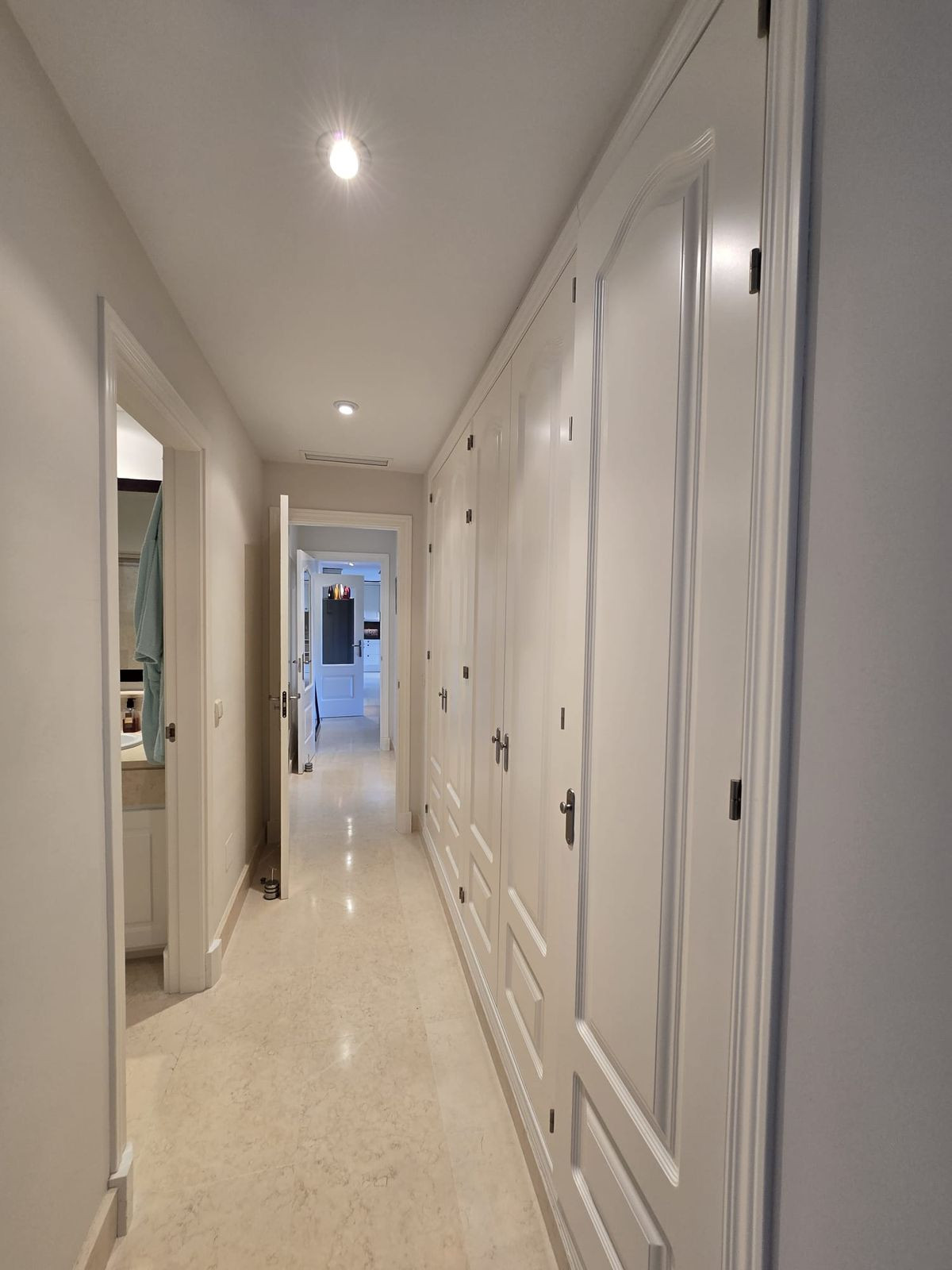 2 Bed Apartment for sale in Benahavís Costa Del Sol, Málaga, Spain