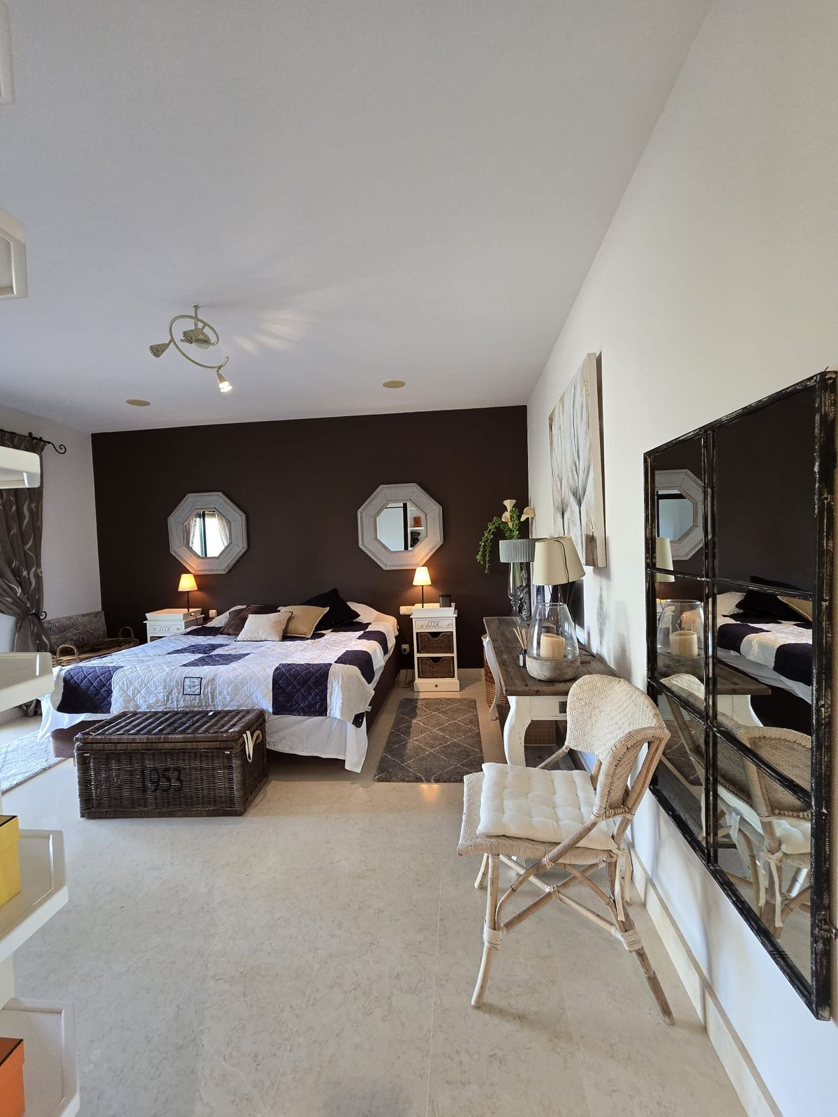 2 Bed Apartment for sale in Benahavís Costa Del Sol, Málaga, Spain