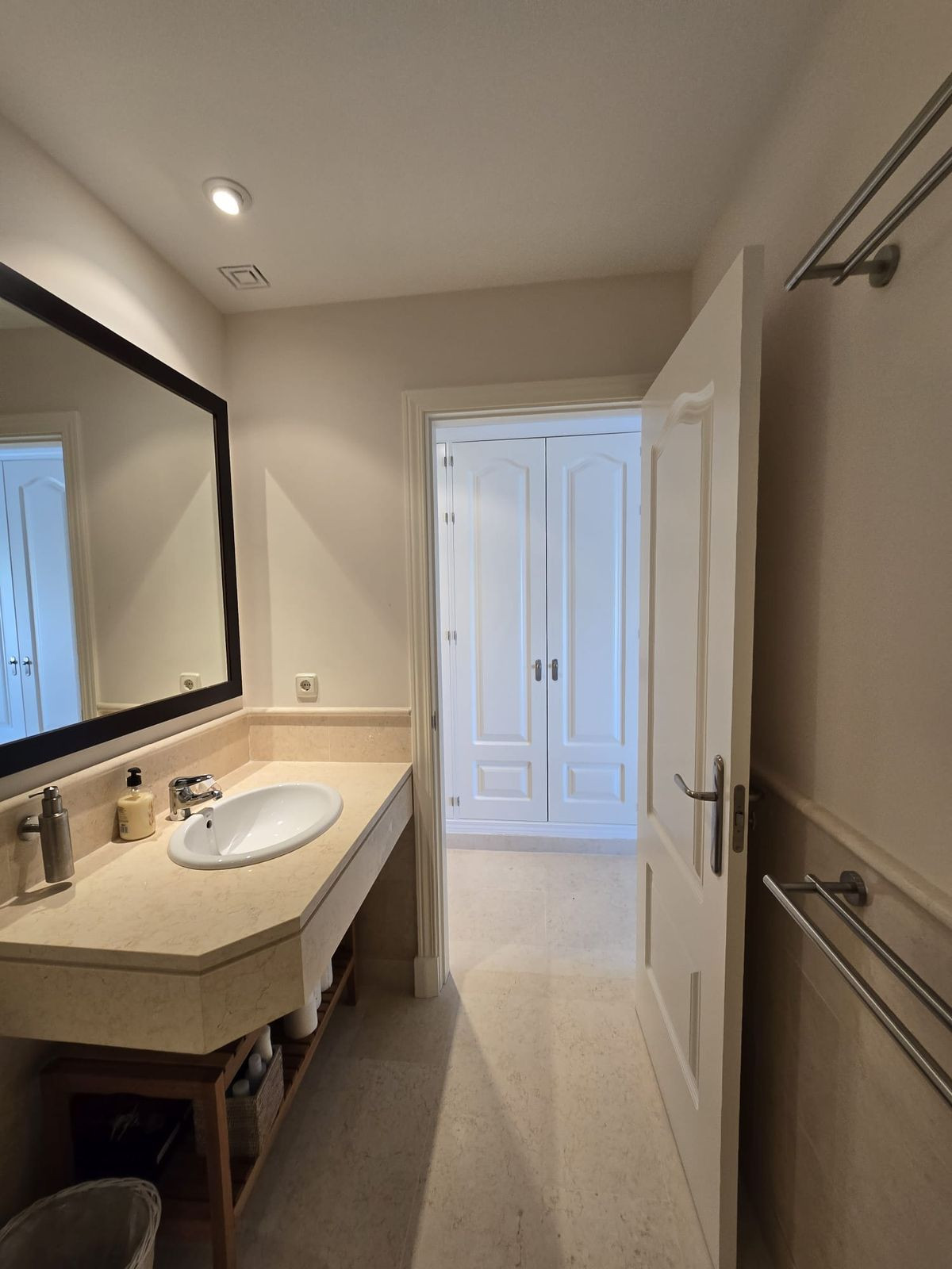 2 Bed Apartment for sale in Benahavís Costa Del Sol, Málaga, Spain