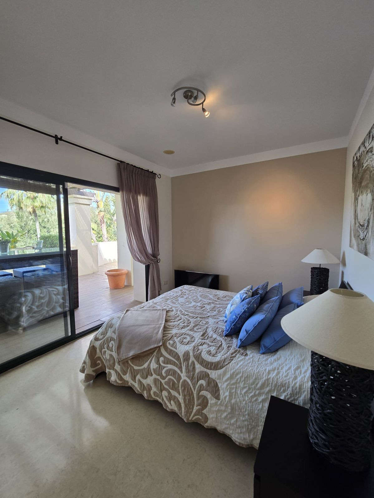 2 Bed Apartment for sale in Benahavís Costa Del Sol, Málaga, Spain