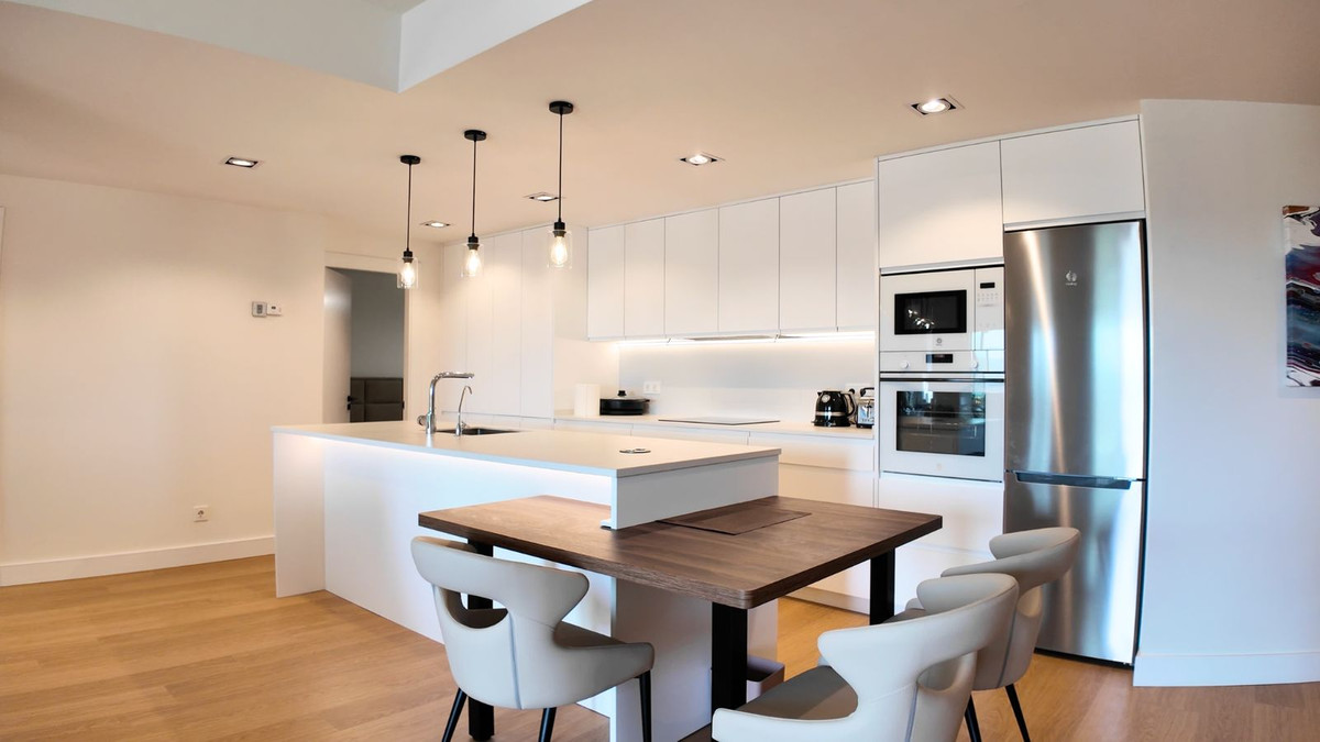 3 Bed Apartment for sale in San Pedro De Alcántara Costa Del Sol, Málaga, Spain